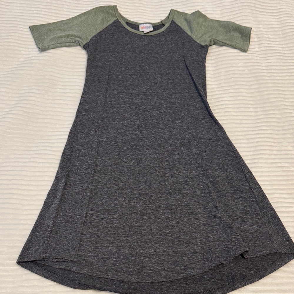 Girls Tshirt dress sz 10 LuLaRoe Kids Dress in static gray and olive green